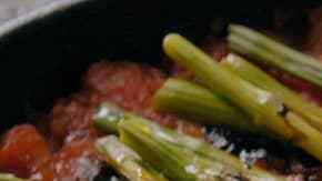 Guiso de espárragos y tomate