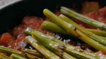 Guiso de espárragos y tomate