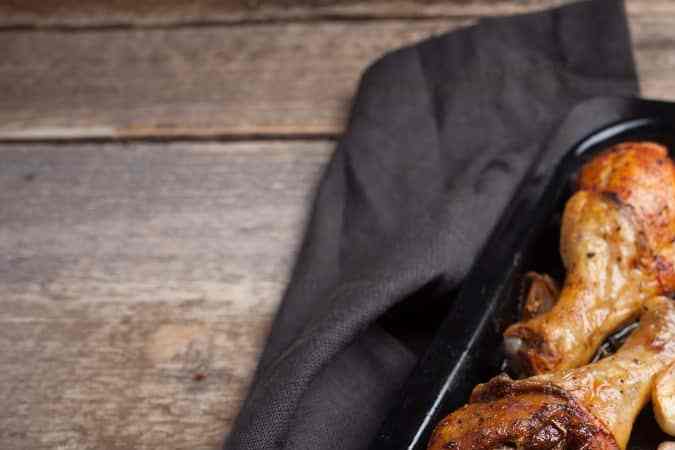 Muslos de pollo encebollados al horno