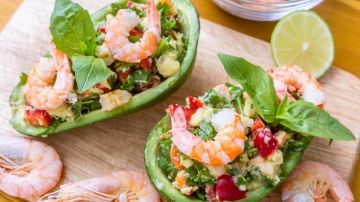 Aguacate relleno con camarones