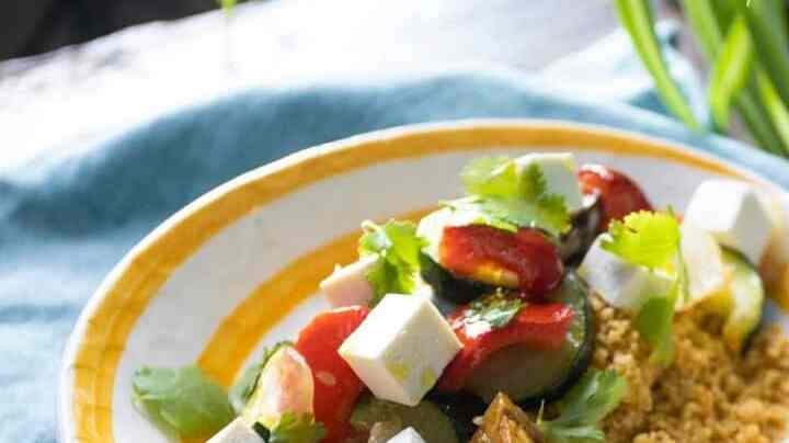 cous cous con verduras y queso feta