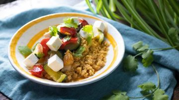 cous cous con verduras y queso feta