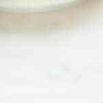 plato con ensalada de garbanzos con aguacate