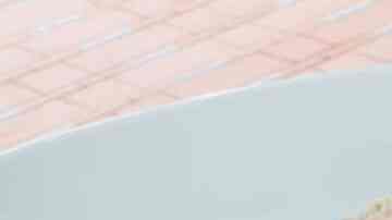 plato de ensalada de garbanzos con atún