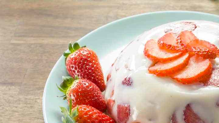 Gelatina 3 leches con fresas