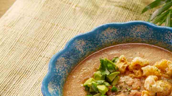 crema de frijoles con salchichas