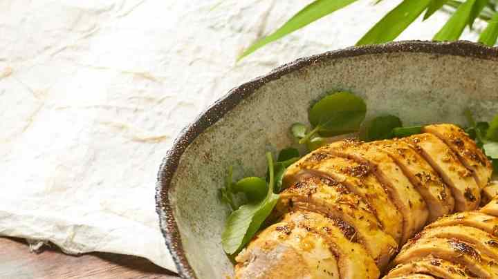 Pollo al limón con hierbas