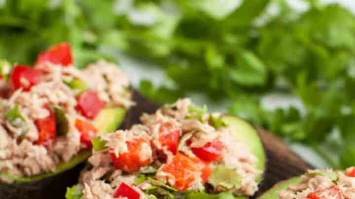 aguacates rellenos de atún