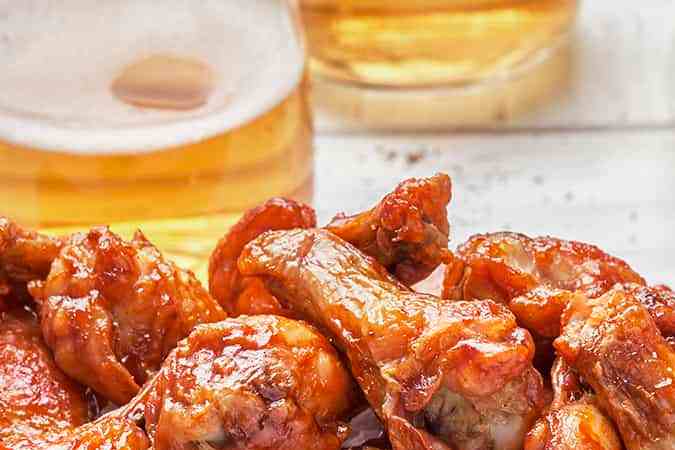 muchas alitas de pollo picante