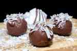 Bolitas de coco y chocolate