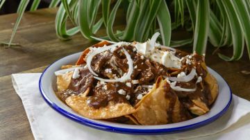 chilaquiles de mole