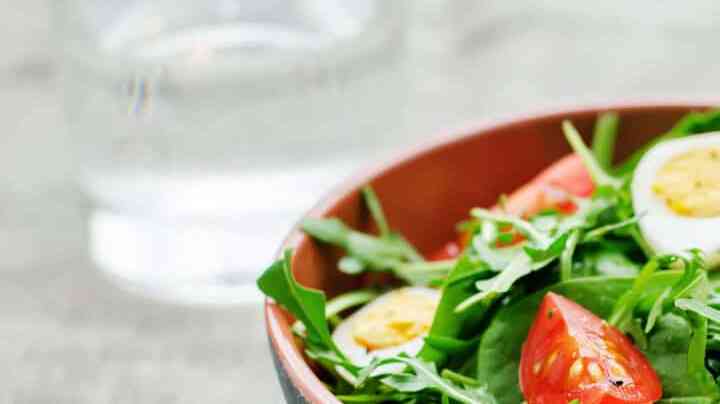 ensalada de espinacas con huevo