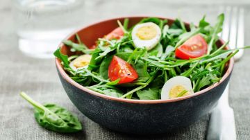 ensalada de espinacas con huevo