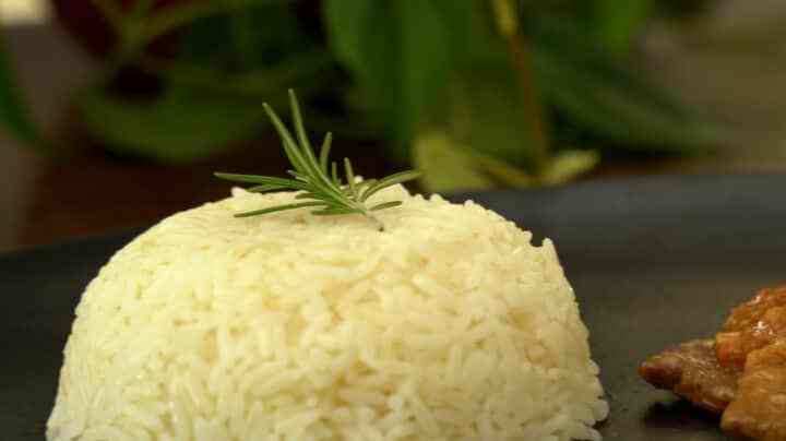 escalopes en salsa de tomate y arroz