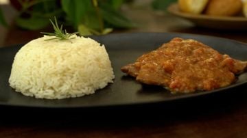 escalopes en salsa de tomate y arroz