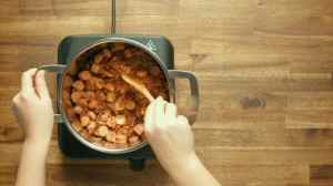 frijoles charros con chicharron 3