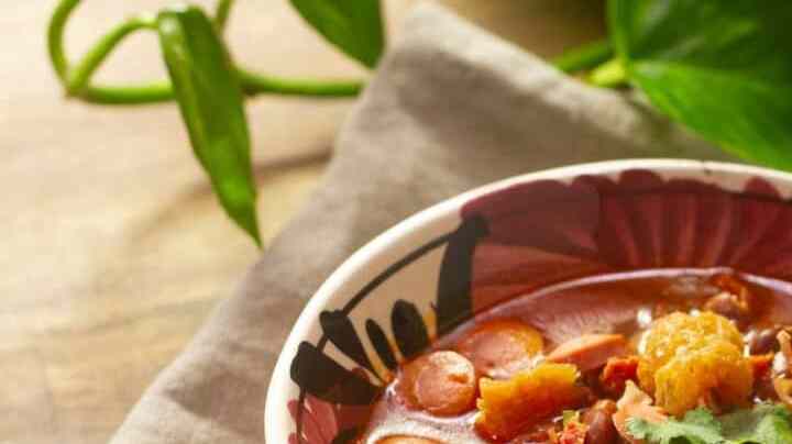 frijoles charros con chicharron