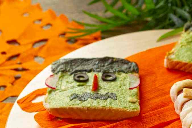 Momias de salchichas y frankentoast