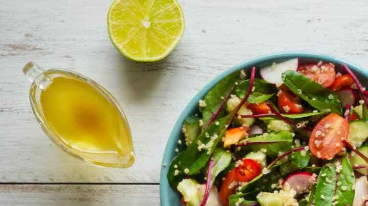 plato de ensalada de acelgas con quinoa