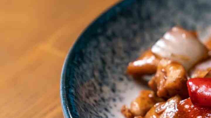 Pollo salteado con salsa de soya