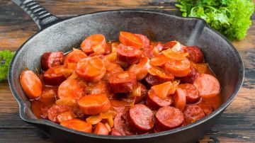 Salchicha en salsa de tomate