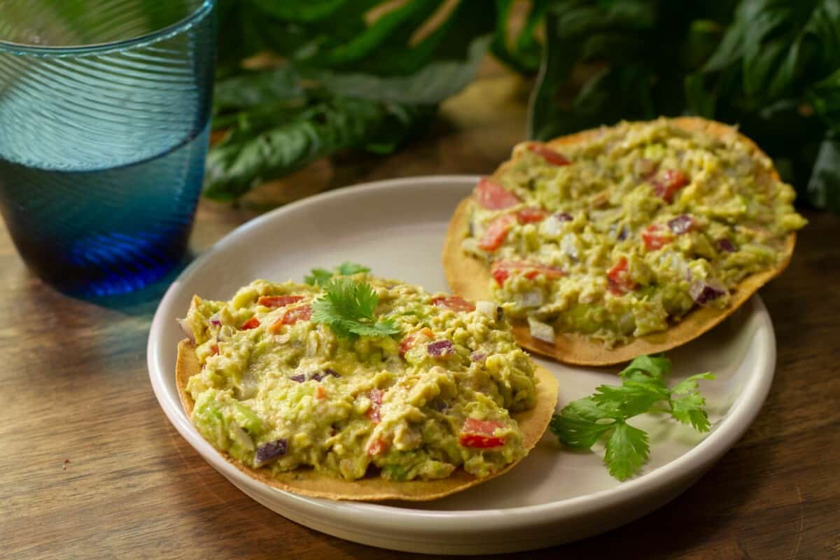 tostadas de atún y aguacate