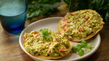 tostadas de atún y aguacate