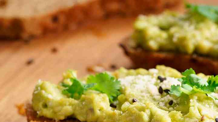 ricas tostas de guacamole
