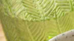 Ensalada de camote y quínoa con aderezo de aguacate