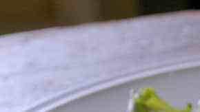 ensalada de duraznos con queso de cabra