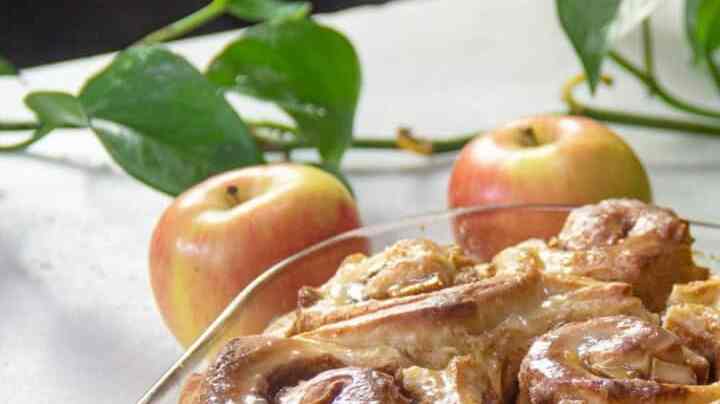 cinnamon rolls con manzana caramelizada