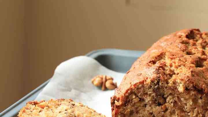 Tarta de plátano con nueces