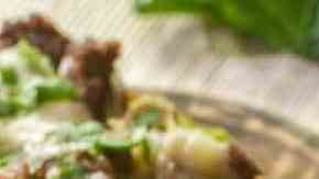 Tostada de bistec con queso