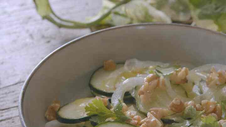 ensalada de pepino y nueces
