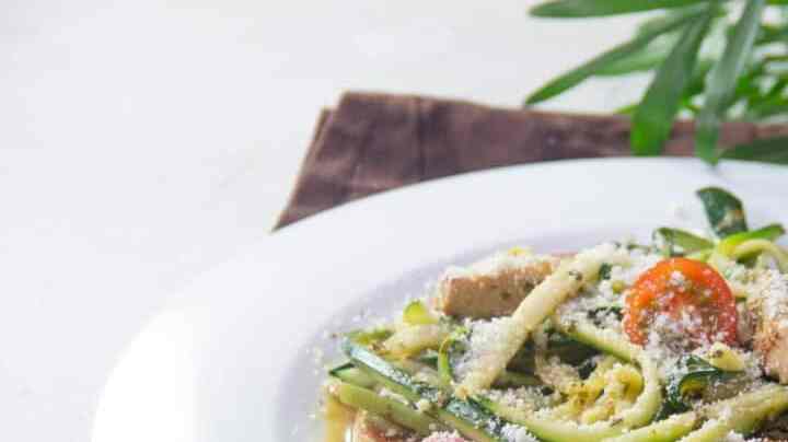 pasta de calabacín con pollo