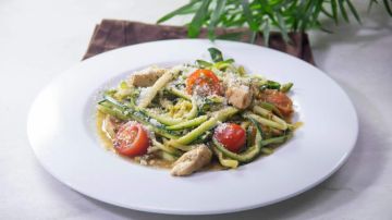 pasta de calabacín con pollo