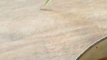 ensalada de pollo con pepino y aguacate