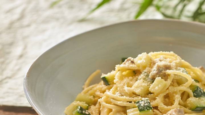 Espaguetis en salsa blanca de yogurt