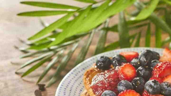 Hot cakes con peanut butter, chocolate y berries