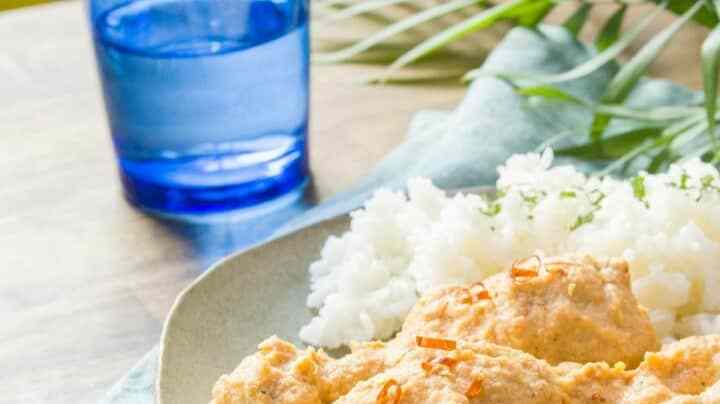 Pollo en salsa de cacahuate