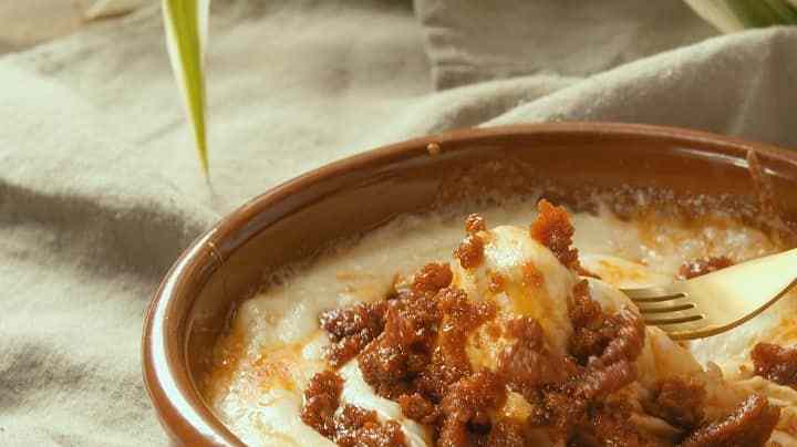 Queso fundido con chorizo