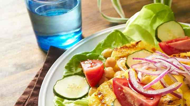 Ensalada de piña a la parrilla