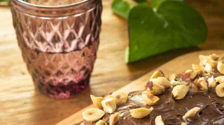 panqué de dátiles con avellanas y crema de cacao