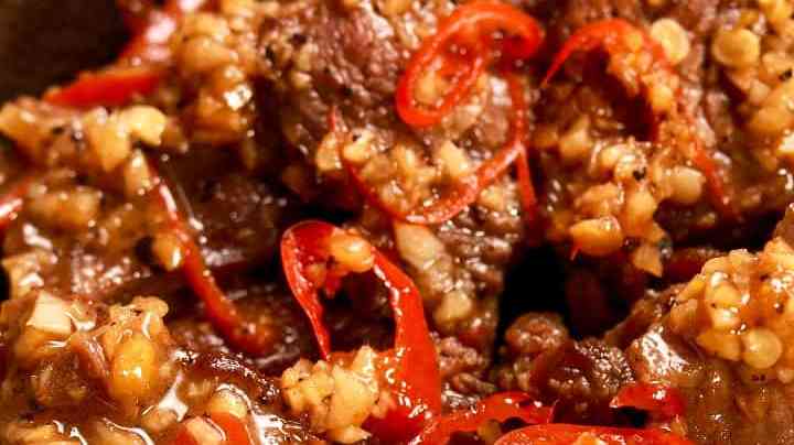 Lomo de res al ajillo