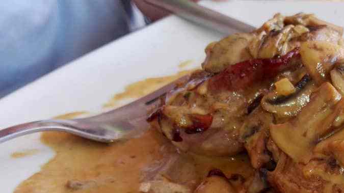 lomo de res en salsa de champiñones