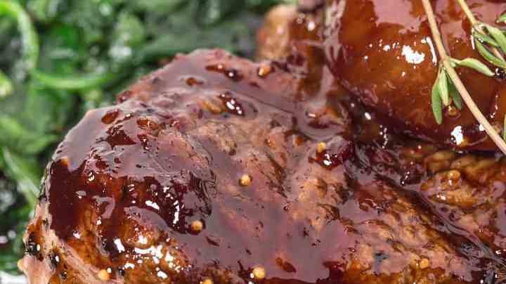 Lomo de res en salsa de vino tinto