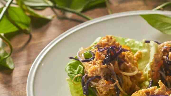 tacitas de lechuga con pollo a la miel