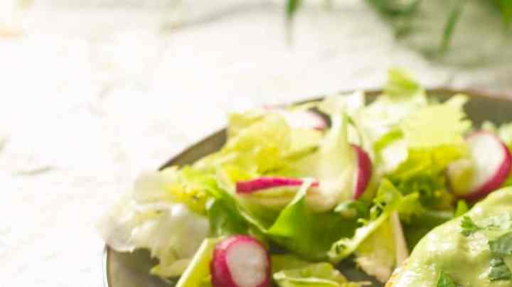 Salmón con salsa de aguacate