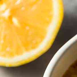 plato de sopa de verduras con arroz