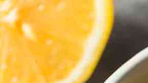 plato de sopa de verduras con arroz